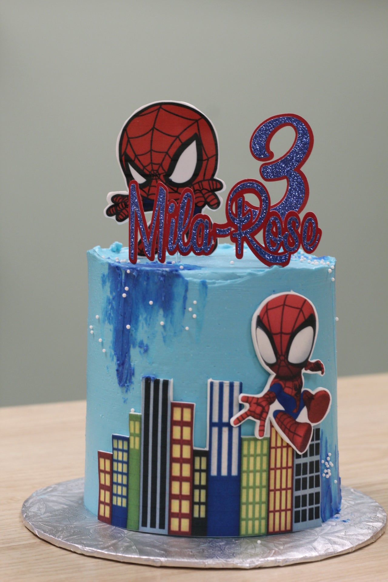 Gâteau personnalisé de luxe ( beaucoup de décoration) Enfant